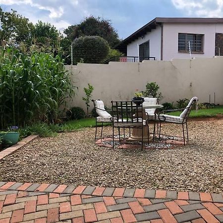 Cozy Guest Suite With Private Access Roodepoort Exterior photo